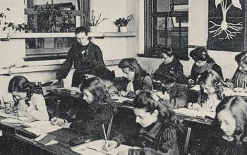 An historic image of a 1920s classroom