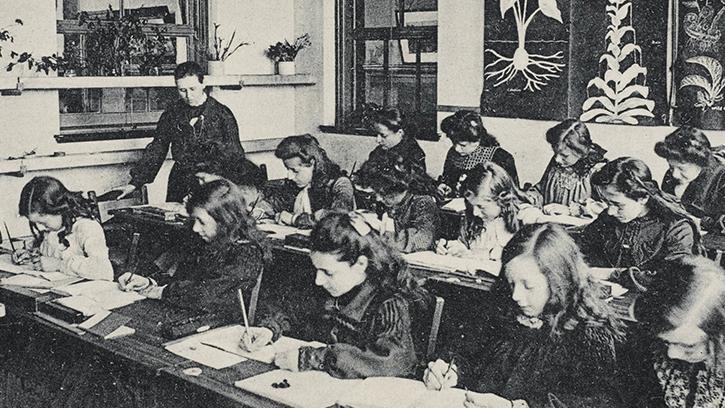 An historic image of a 1920s classroom